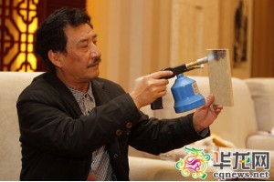 被視作廢物的秸稈能做建筑板材 1800℃高溫點不燃