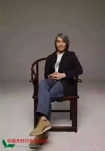 周星馳生日坐圈椅