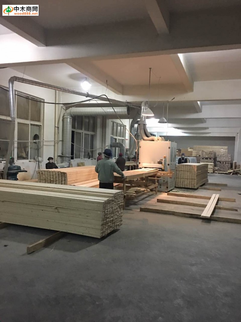 太倉(cāng)展久木業(yè)廠家直銷精品樟子松床板料圖片