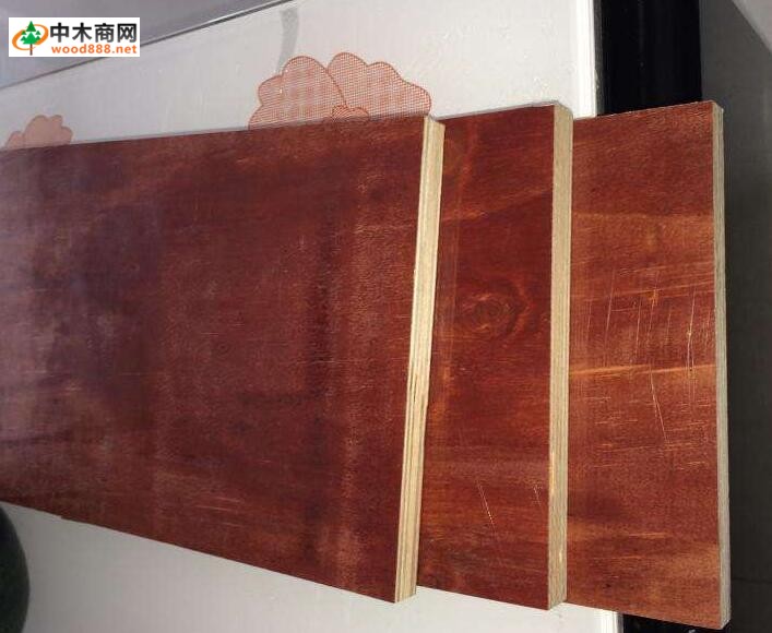 木質建筑模板成分和制備