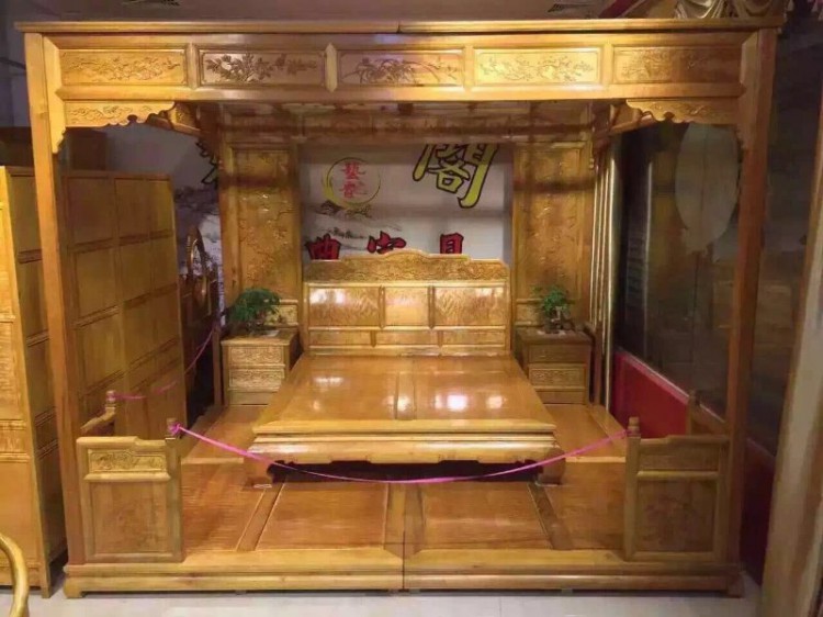 金絲楠木大床套裝