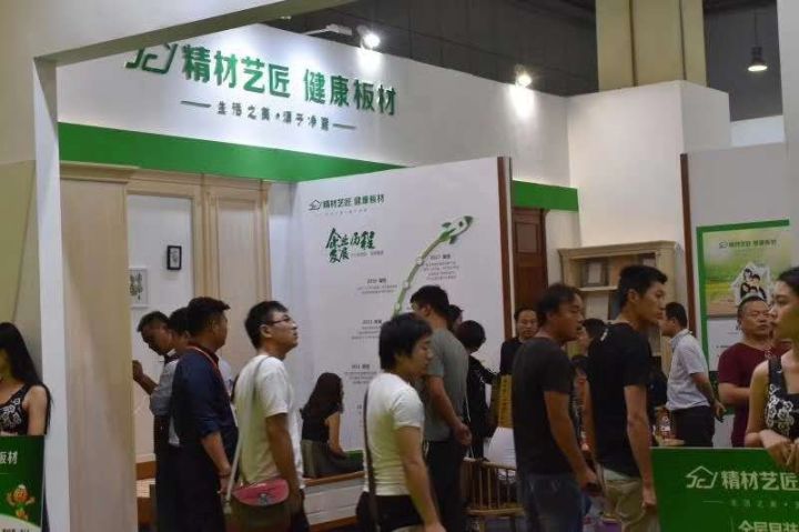 本次展會精材藝匠全屋易裝+以“今天買，明天裝”為主題