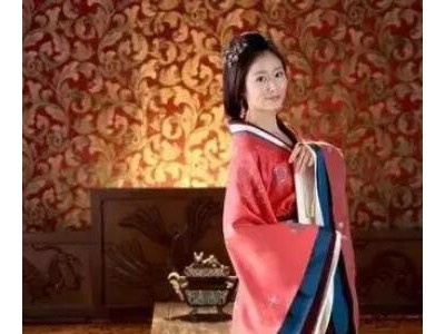 當美人遇上紅木家具，美呆了！