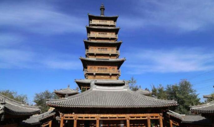 中國建筑選用“木”的材質，也應該是和諧合理的，會帶來大吉大利，充滿生機。