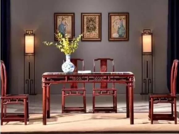 在擺放家具時(shí)，比較好與墻壁保持一厘米左右的距離