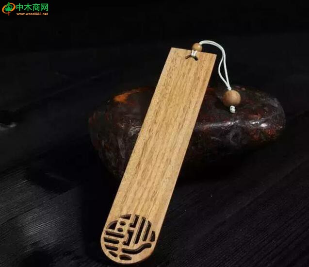 綠檀做成的工藝品重量比較“扎實(shí)”