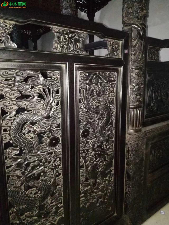 十柱龍床