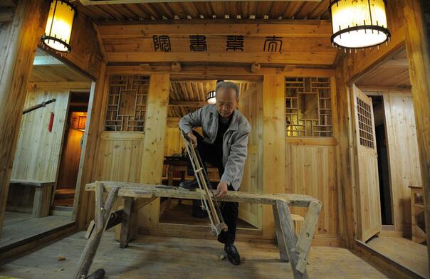 木匠師傅的神奇魯班術,刻薄女人夜夜尿床