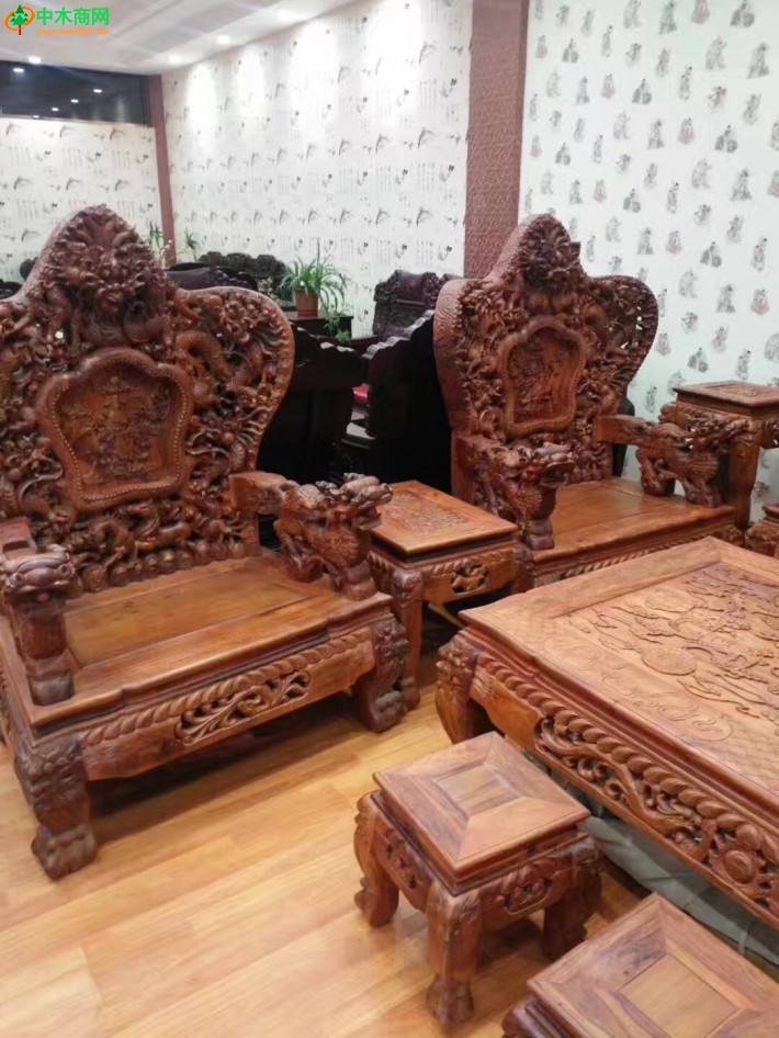 憑祥市興順紅木家具有限公司,位于“中國(guó)紅木邊貿(mào)第一城”--廣西壯族自治區(qū)憑祥市