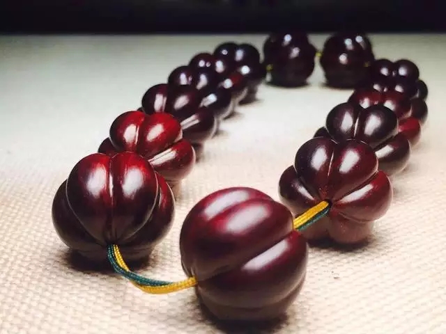 想玩好小葉紫檀手串之前，這些規(guī)矩你不得不知道！