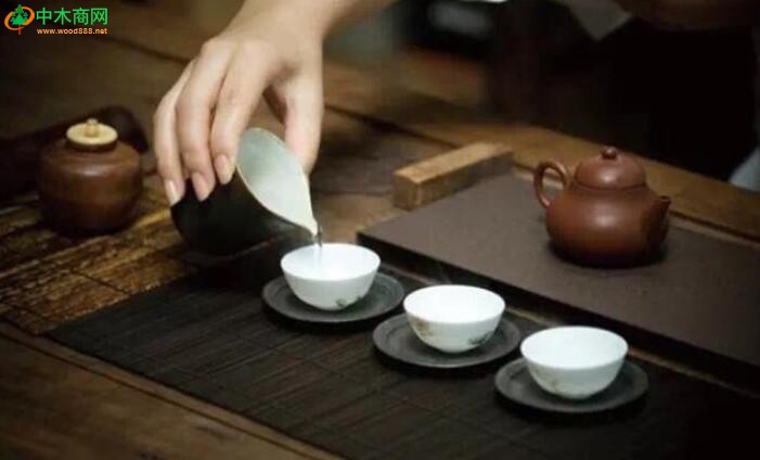夏天溫盅的水可利用以暖杯