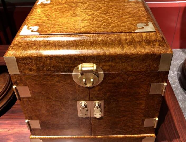 金絲楠瘤疤官皮箱