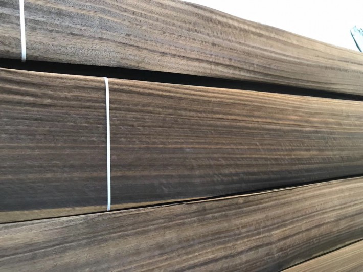木皮，又稱薄木、單板，英文名稱：veneer