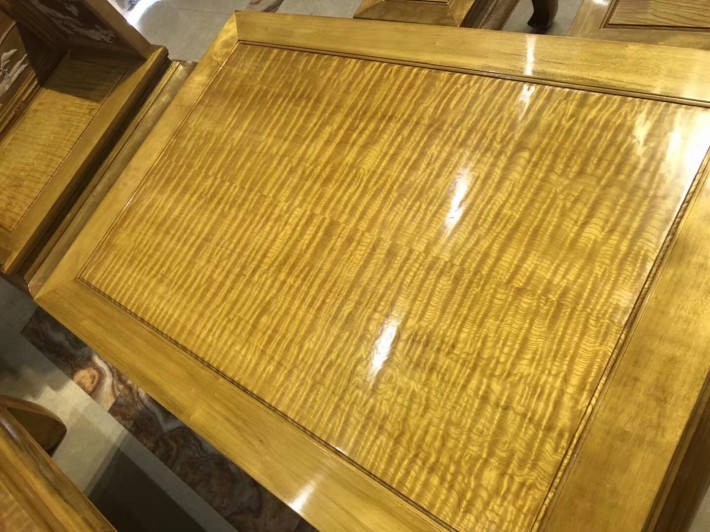 金絲楠木檀雕沙發(fā)八件套,1/3座茶幾,花架,方凳