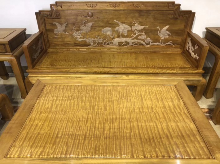 金絲楠木檀雕沙發(fā)八件套,1/3座茶幾,花架,方凳