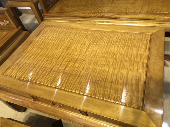 金絲楠木檀雕沙發(fā)八件套,1/3座茶幾,花架,方凳