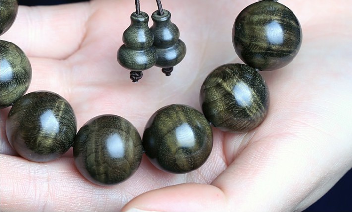 盤玩金絲楠木手串不是無時無刻的盤就好