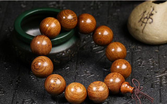盤玩金絲楠木手串需要注意幾點，有些禁忌是一定不能碰的