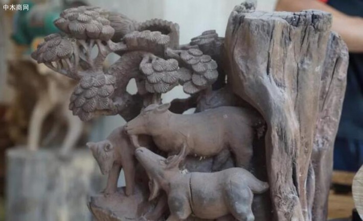 “木雕是一項(xiàng)耗時(shí)費(fèi)力的工作，歷經(jīng)構(gòu)思