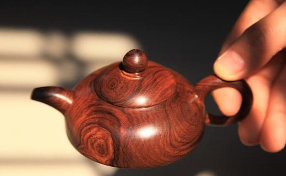 海南黃花梨值得收藏嗎？它到底好在哪里？