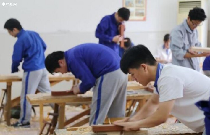 工藝美術專業實訓中心建有數字設計室