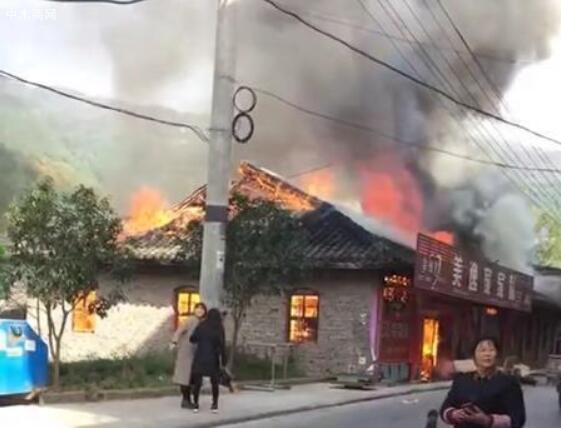 巴中一家具專賣店突發火災 無人員傷亡