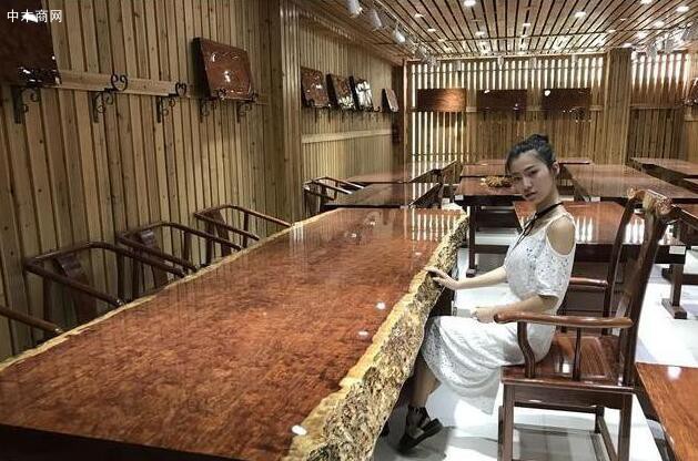 非洲這個地方就成了中國木材商人前往尋找原材料的地方