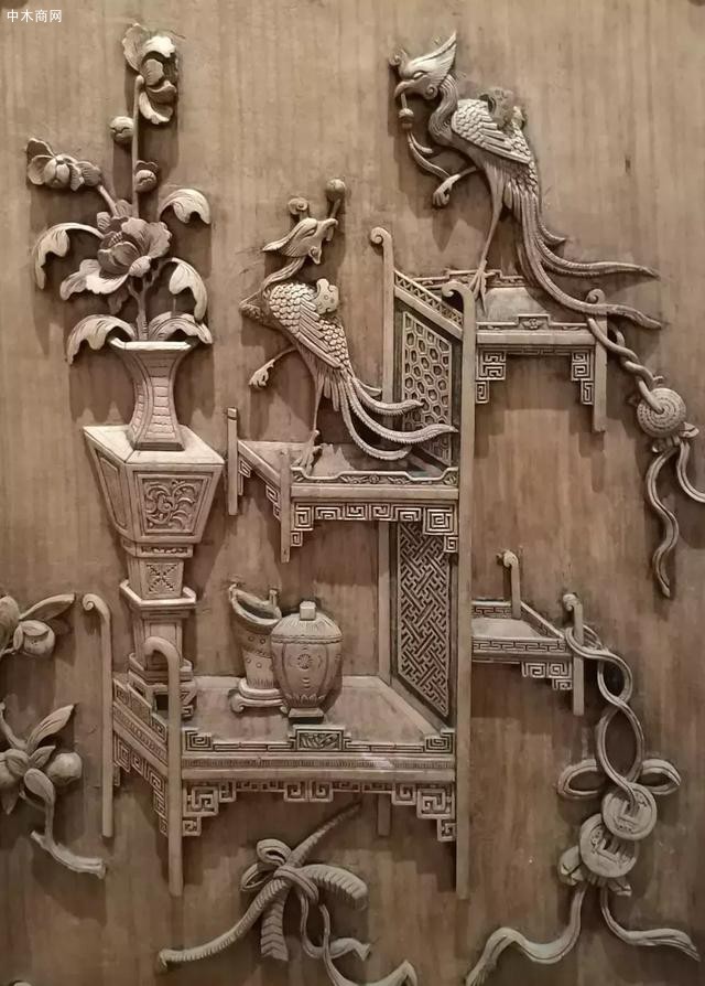 清代 “鳳凰博古圖”裙板局部（觀復博物館藏）