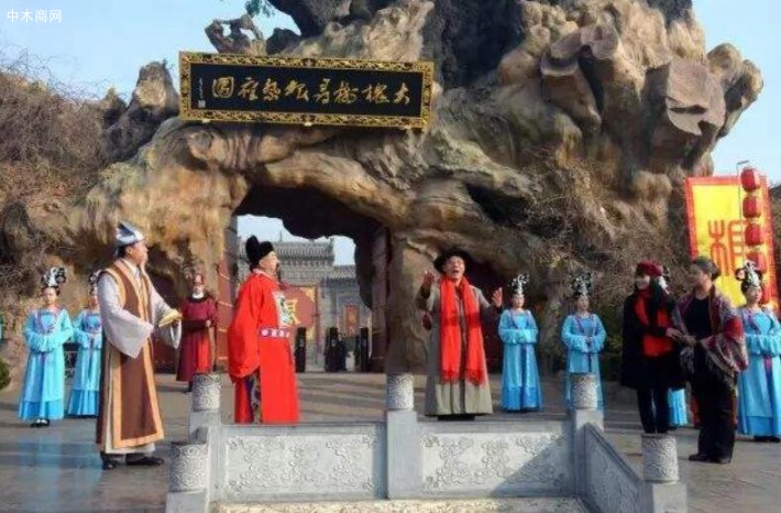 若問老家在何處，山西洪洞大槐樹；祖先故居叫什么，大槐樹下老鴰窩。