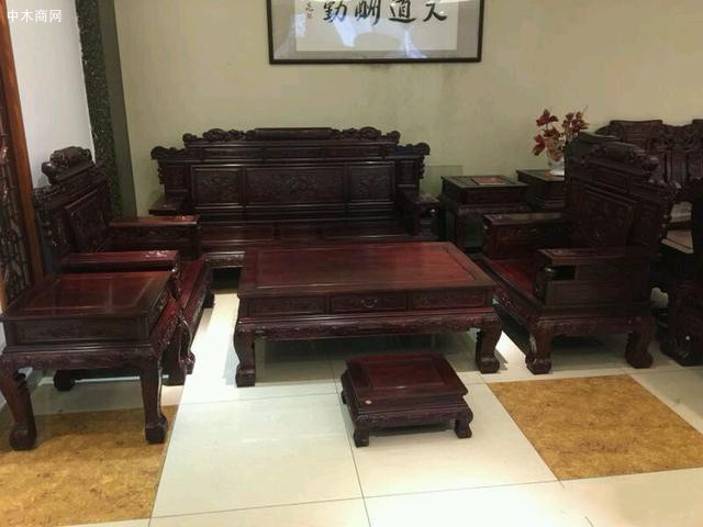 而近年來紅木家具興起，酸枝由于價格適中