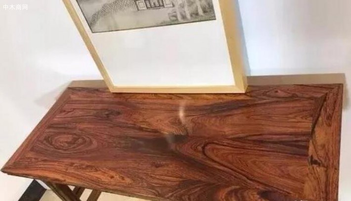 你看這紫紅褐色的外觀