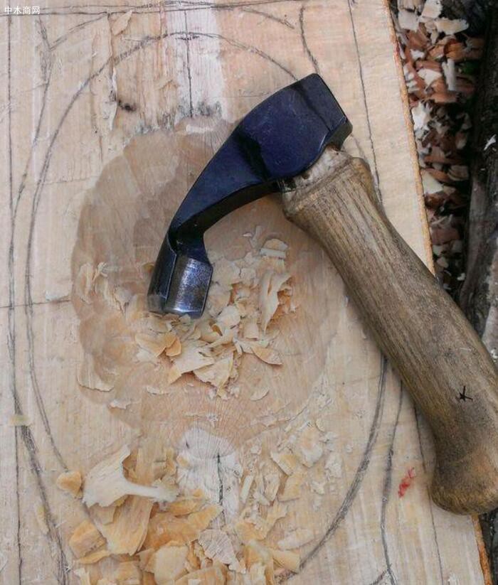 開始用工具將畫好的橢圓內部掏空