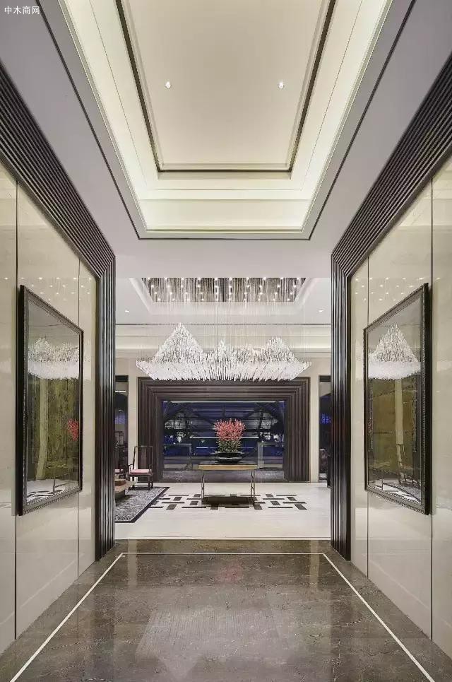 由兩座建筑相連而成