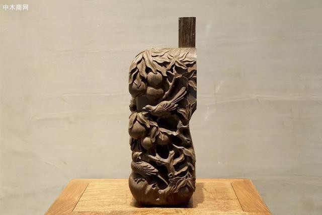 把雕刻刀運(yùn)用到心手相連的地步，才能將刀下所雕刻之物的形、神、情兼顧