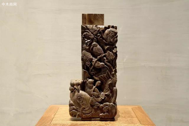 還要仰仗于精湛的雕刻手法，如浮雕、透雕、圓雕、通雕等