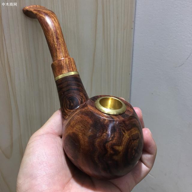 雕件 海南黃花梨原料中有很多大塊的木材