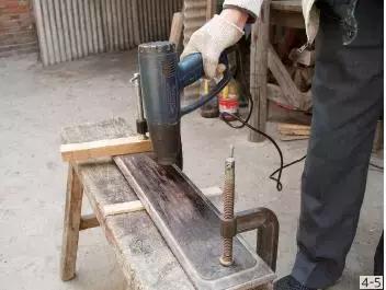 家具晾干后，要先對變形木材進行處理