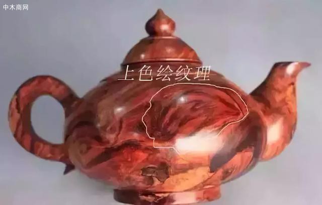 上色、畫花紋的海黃壺