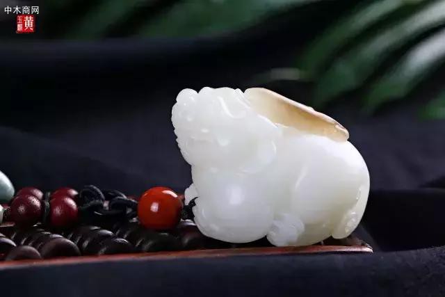 款式上，從大眾化的手串