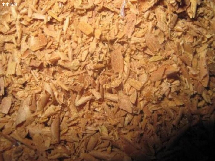 檀香木含檀香腦、糖醛，檀香烯等藥用成分，在藥用方面的作用大致有以下幾點：