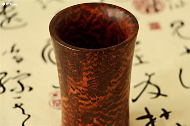 蛇紋木為小樹(shù)冠喬木