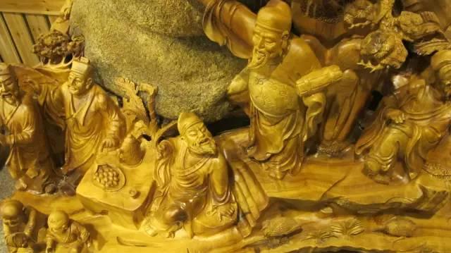香樟木家具和裝飾品置于居室之內