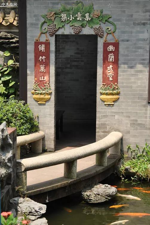 門既是一景，又是從一處景點通往下一處景點的通道