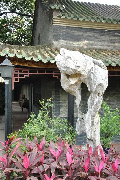 山石藝術是梁園的一大特色