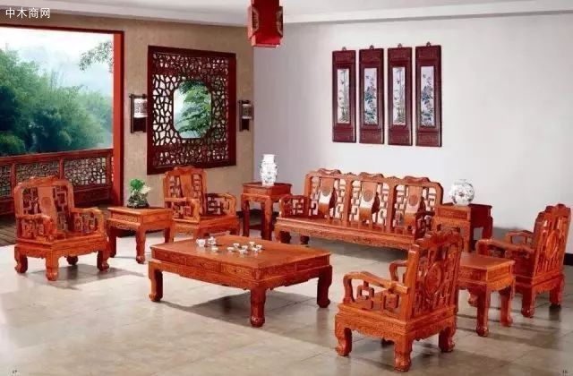那么，該如何購買紅木沙發呢？在購買過程中有什么需要注意的呢？