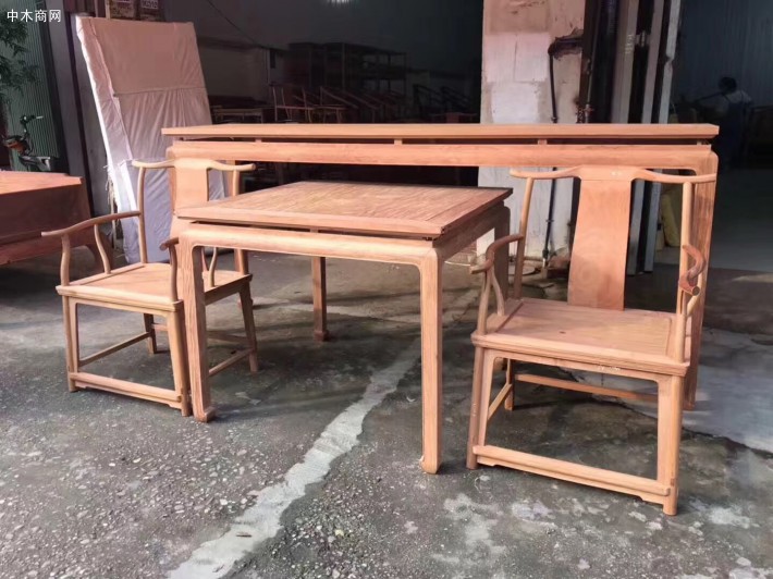 廣西憑祥市匠心居紅木家具店是一家專業生產緬甸花梨大紅酸枝紅木家具國內品牌企業