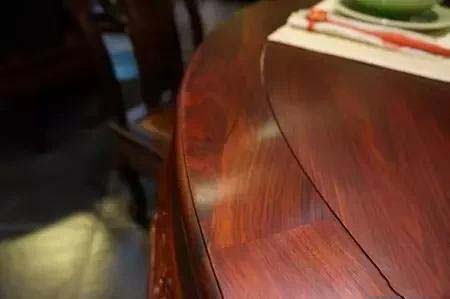 木材會(huì)干縮濕脹，伸縮縫就是留給他施展的一點(diǎn)空間