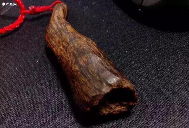 沉香能散發(fā)出一種讓人感覺(jué)十分舒暢