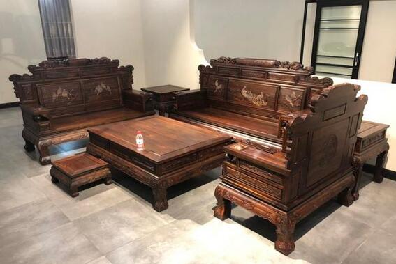 清式家具，以手工檀雕為主