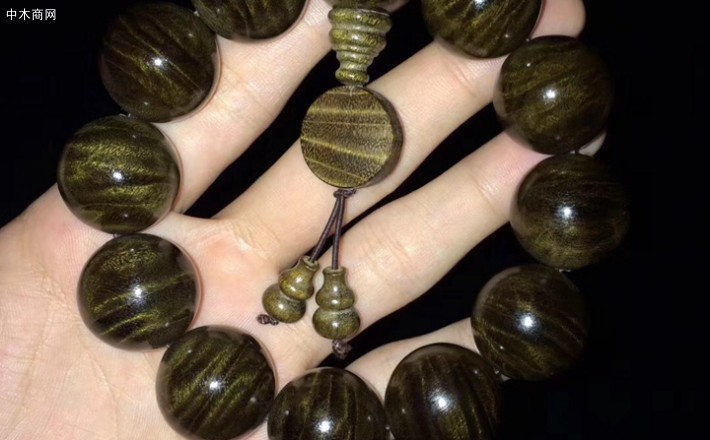 金絲楠陰沉木的顏色發(fā)生了變化